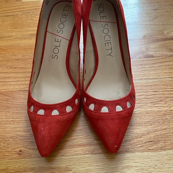 SOLE SOCIETY Magnolia Poppy Sued Pumps - Picture 4 of 14